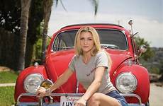 vw girls cars autos car classic women sexy beetle vintage chicas vocho bus girl volkswagen saved classiccarnewss info coches seleccionar