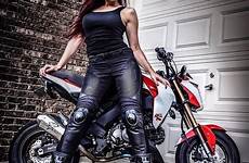 biker babe motorrad motorcycles visualtshirt heiße mädchen ducati motorista redspade bustld