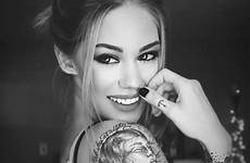 beautiful girls tattooed women tattoo tattoos models inked gemerkt von inspiration daily pro frauen