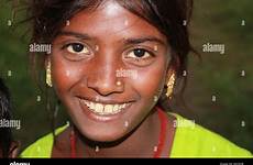 sourire pauvre fille indienne sauver