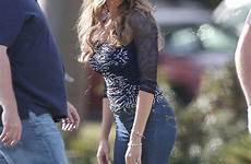 vergara sofia modern family jeans thanksgiving her sexy episode cast sex skintight old she side contains curves leaves tight set