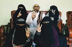 saudi husbands polygamy wives