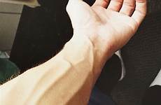 veiny arms hands veins arm men boys hand boy female natural hot am tumblr guy male attractive aesthetic luz cute