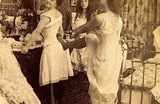 photography edwardian corset 19th prostitutes undergarments whores dressed victoriaanse slaapkamer hathawaysofhaworth