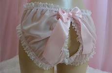 frilly sissy cliquer zoomer