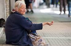 bedelaars mendigos begging poverty elderly homelessness beggars indigentes thessaloniki greece sidewalk newswatchtv acute