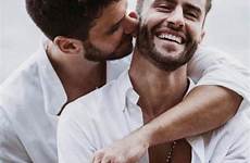 hommes kissing hugs ottawa beaux