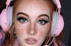 headphones pink tormay stunner zsanett freckledgirls hypnotized movieman