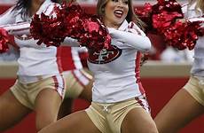 cheerleaders 49ers cheerleading porristas cheerleader animadoras athletes cheer ejército fútbol guapas deportistas shots players 49er futbol seahawks cowboys omgcheckitout hercrochet
