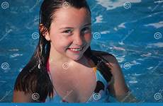 preteen fille natation regroupement jeune