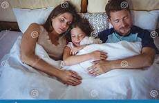familia dorme duerme caucasico