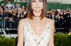 selena braless gala fappeningbook