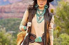 outfit native