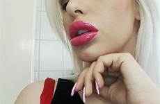 bimbo aspect lipstick