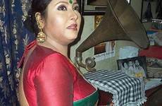 cleavage sizzling navel bangladeshi