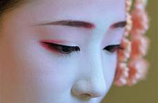 japanese geisha scene culture lipstick geishas kyoto beauty