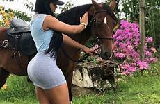 curvy cowgirls mujeres bellas nalgas vaqueras guapas bonitas curvilíneas ix2