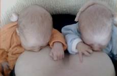 breastfeeding julie bowen public celebrity moms who family sheknows breastfed twins she