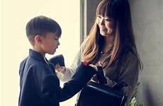 japanse moeder zoon doorbrengen tijd mediocre differences photodune