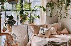 bohemian zimmer schlafzimmer homemydesign minimalist slaapkamer boho aesthetic kamar wohnungseinrichtung einrichten kamer tanaman dekorasi bikin inspo plante makin terlihat estetik