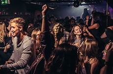 bar crowded bars gece nightlife hayatı drink nachtleben kopenhag çok biletbayi lokalen