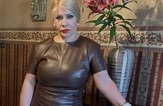 mature leder domina damen zofe korsett stiefeln lederkleid dominante