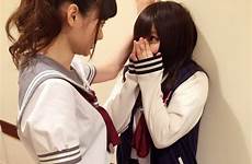 lesbians lesbianas seiyuu japones besándose ulzzang weheartit disimpan
