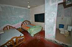 worst awful hostel nightmare broken colombia thailand