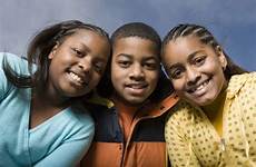 hermanas retrato lindas negras jovenes africana afroamericana hermano sonrisa archivo depositphotos