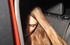 delevingne mostra demais upskirt gsi akm deixar