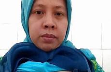 tante wiwi indonesian tudung berjilbab tangerang melayu exhibitionist