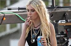 taylor momsen beach music video set miami pink girl april hot michel smoking momson grunge celebrity hippie style pretty gossip