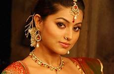 sneha hot actress tamil stills movie photoshoot indian sexy beautiful latest south saree gorgeous shankar aunty pallu ponnar drop navel