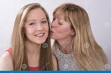 adolescente besa madura matura bacia
