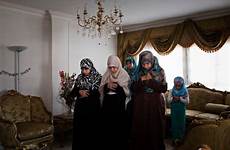 roles islamist sisterhood pauline beugnies