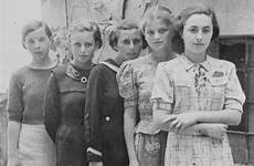 auschwitz jews slovakian survived survivors meisjes joodse lea holocaust friedman slovak joden