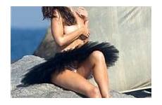 myla dalbesio topless shoot scenes behind nude model below