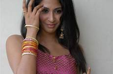 salwar boobs desi iyer gayatri cleavage exposed golden kameez pink sexy
