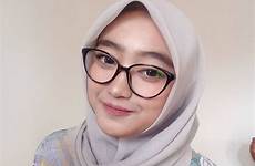hijab kacamata
