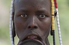 body mursi modifications lip tribe rostros blame etnias culturas emaze vestimenta economía