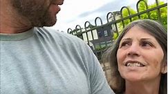 Demenzkranke Mutter versucht, ihren Sohn wiederzuerkennen