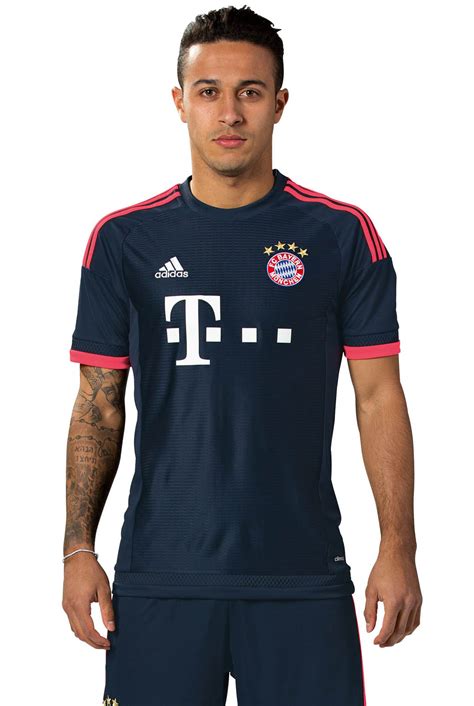 Shop for the best assortment of fc bayern jerseys, apparel and merchandise from the official usa supplier! Bayern München 15-16 Third Kit Released - Footy Headlines