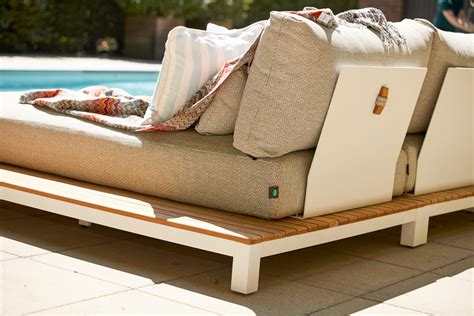 It contains more than 99.8% of the total mass of the solar system (jupiter contains most of the rest). Tagesliege SUNS Portofino Gartenmöbel Onlineshop Sofa & Bett