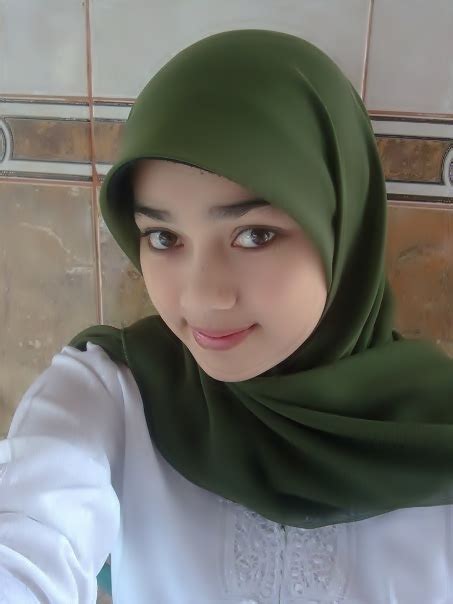 1.) yang pertama ada wanita ini, ngak tau siapa namanya. Galeri Foto Memek Bugil Gadis Jilbab Cantik 2019 HOT ...
