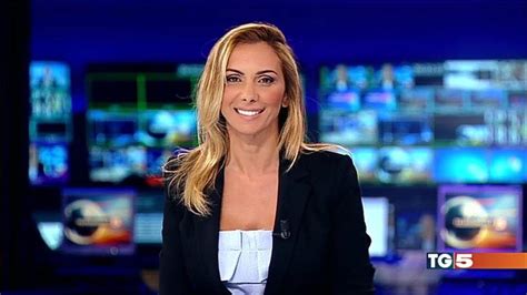 Simona branchetti presentatrice tg5 mattina. Buon compleanno Simona, auguri! 🎂 - Simona Branchetti ...