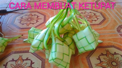 Rasa kudapan ini memang mirip roti karena bahan utama dalam membuatnya adalah tepung terigu. CARA MUDAH MEMBUAT KETUPAT LEBARAN SEDERHANA - YouTube