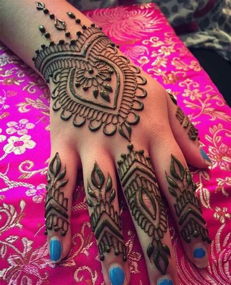 These are called henna tattoos and are predominantly a part of traditional indian wedding celebrations. Pin by yulia permatasari on My Wedding List | Henna tattoo ...