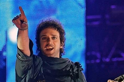 El músico argentino gustavo cerati cumplirá este 15 de mayo cuatro años en estado de coma y sin avances notables en su recuperación, aunque su mamá, lilian clark, confía en que el artista, en. Gustavo Cerati cumple cuatro años en coma con asistencia ...