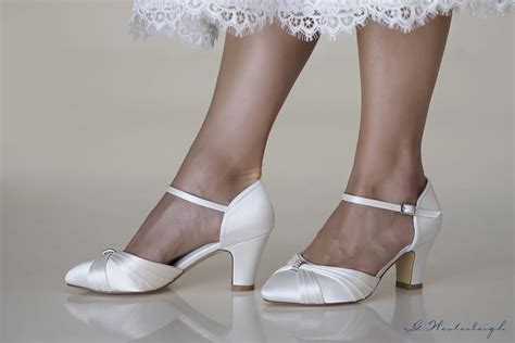 Acquista ora le tue scarpe da sposa preferite su hebeos.it. scarpe sposa basse online tacco 6 cm nuova collezione ...