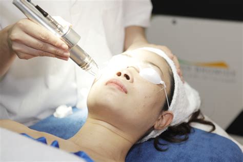 For those with insurance, copay for a visit to the dermatologist may be quite affordable (upwards of around $30), but the process to see a dermatologist is lengthy and complicated. The Complete Guide To Seeing A Dermatologist In Singapore ...